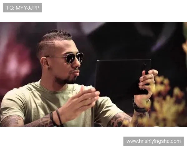 体坛颜值与实力并存的足球明星们展现运动魅力与时尚风采